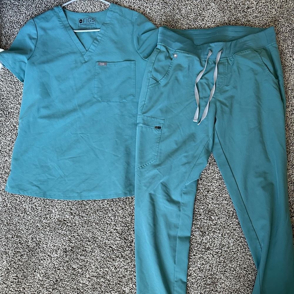 Wear Figs Hydrogreen Limited Edition Color Scrub Set Gem